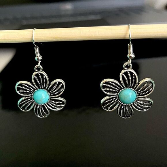 BBU Southwest Style Turquoise & silver Dangle Earrings - Picture 4 of 10